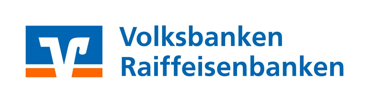 Das Bild zeigt den Schriftzug 'Volksbank Raiffeisen' in blauen Buchstaben auf weißem Hintergrund.