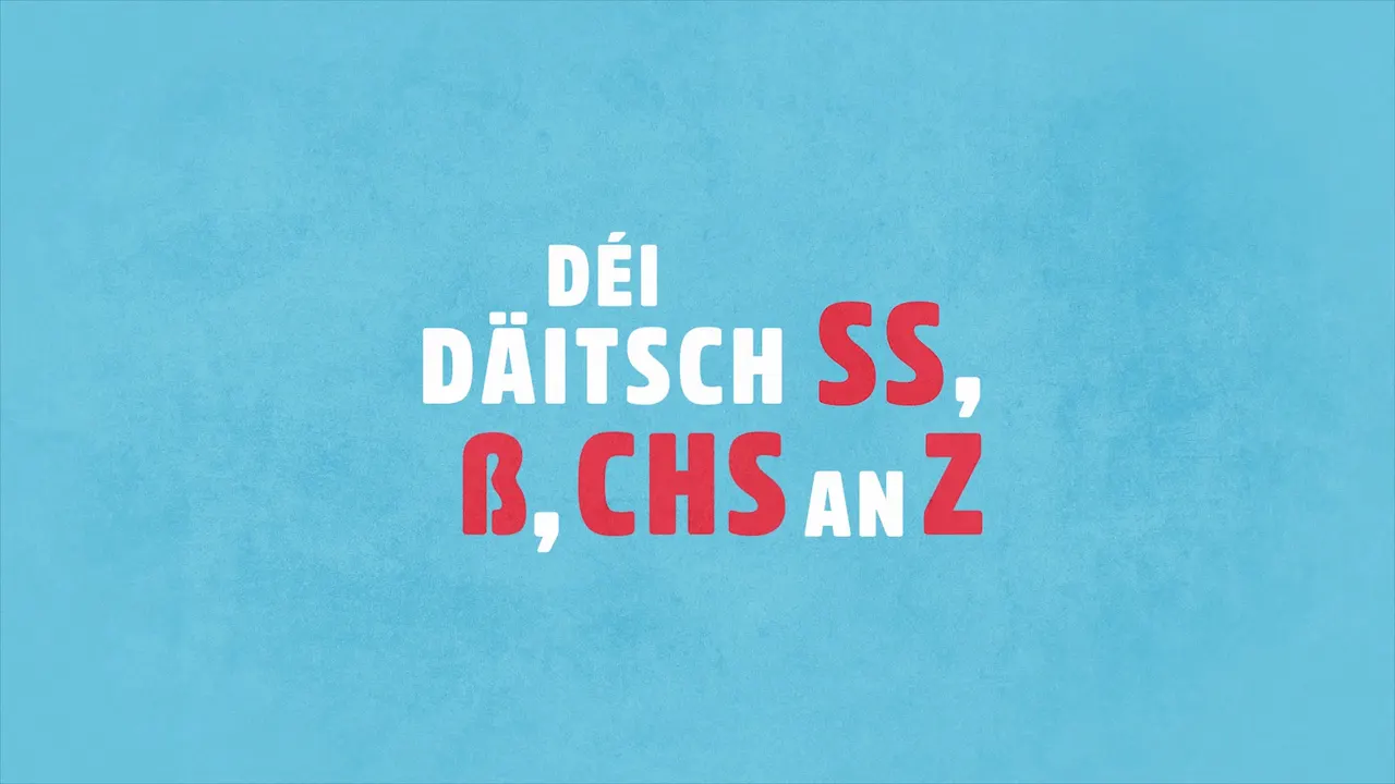 Helle blaue Hintergrund mit dem Text 'DÉI DÄITSCH SS, ß, CHS AN Z' in kräftigen Farben.